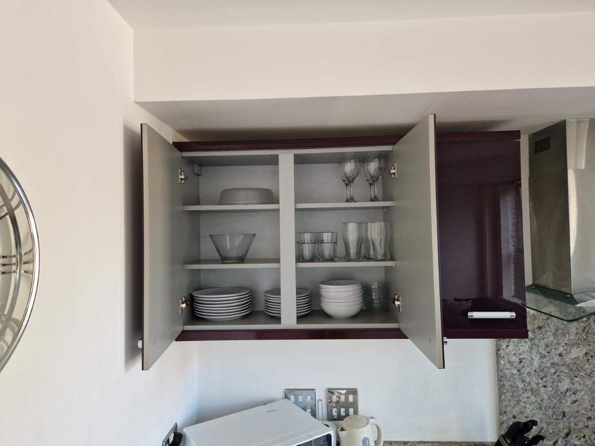 Modern & Spacious 2-Bed Flat With Secure Parking Reading Exterior photo
