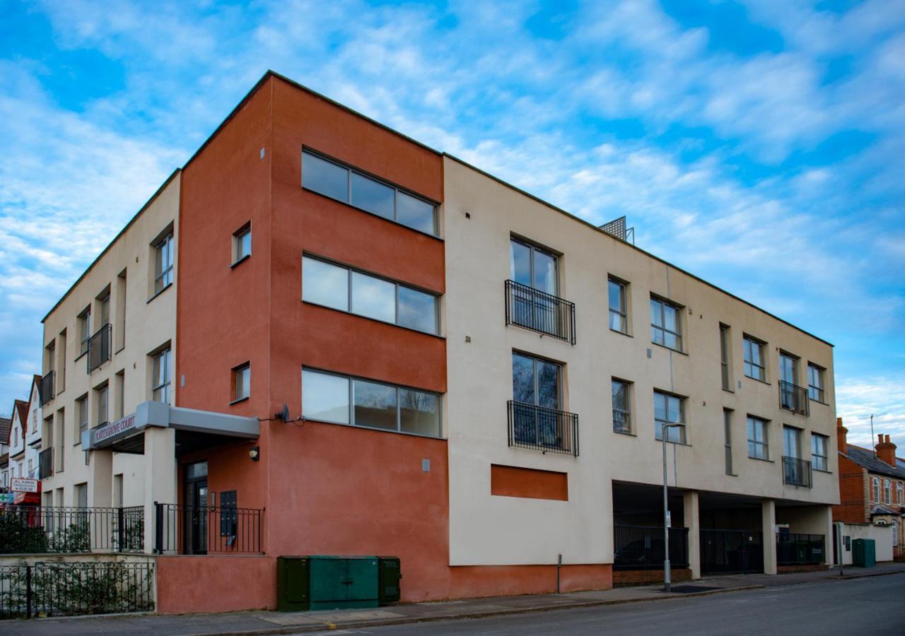 Modern & Spacious 2-Bed Flat With Secure Parking Reading Exterior photo