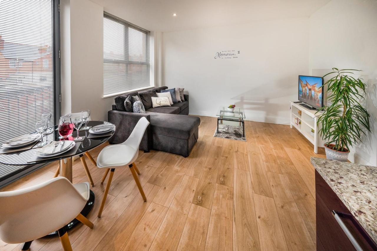 Modern & Spacious 2-Bed Flat With Secure Parking Reading Exterior photo