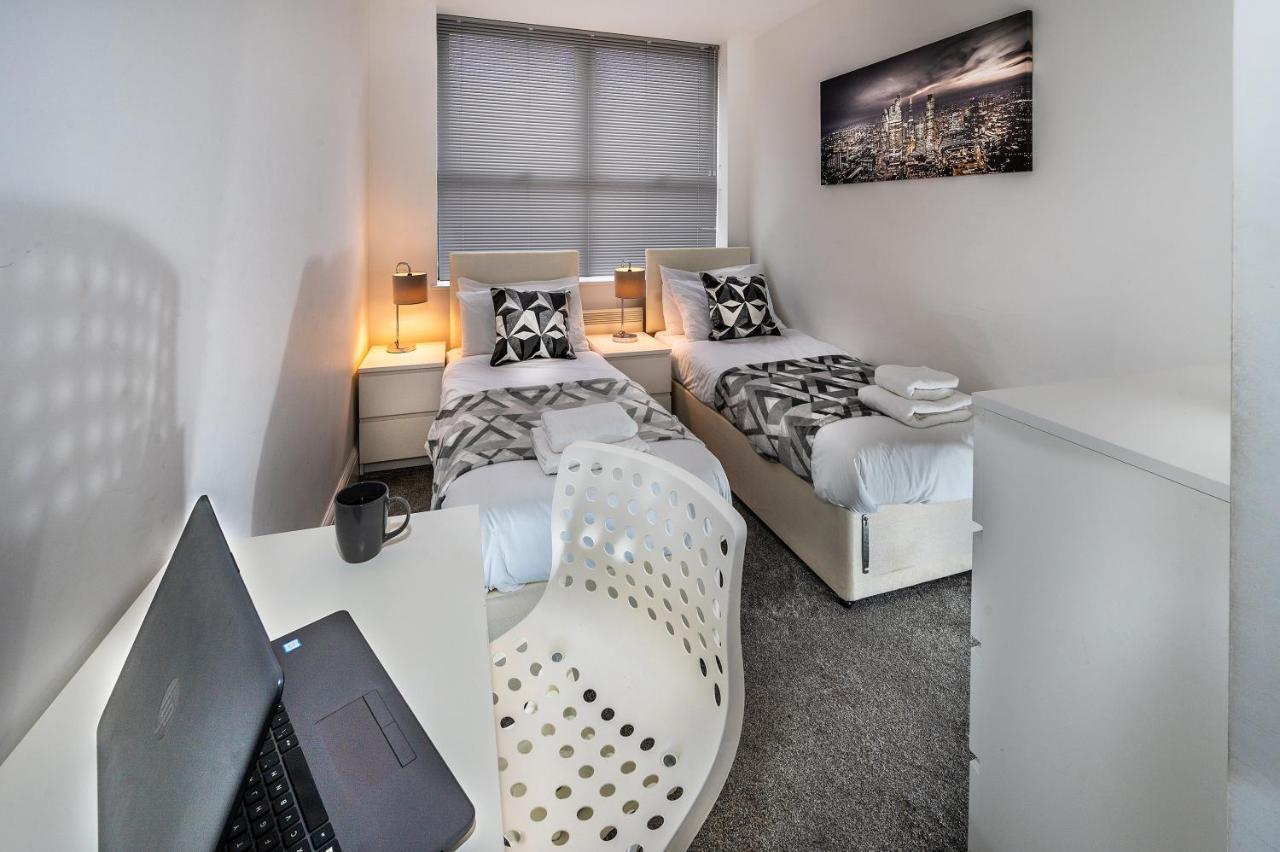 Modern & Spacious 2-Bed Flat With Secure Parking Reading Exterior photo